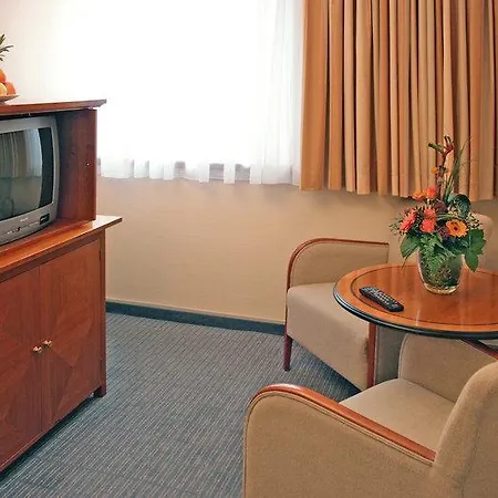 Holiday Garden Court City Centre Hotel