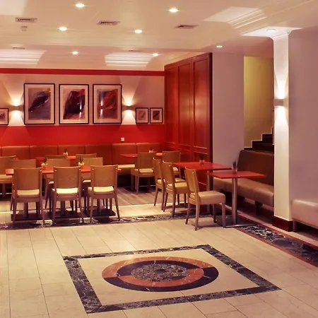 Holiday Garden Court City Centre Hotel 3*