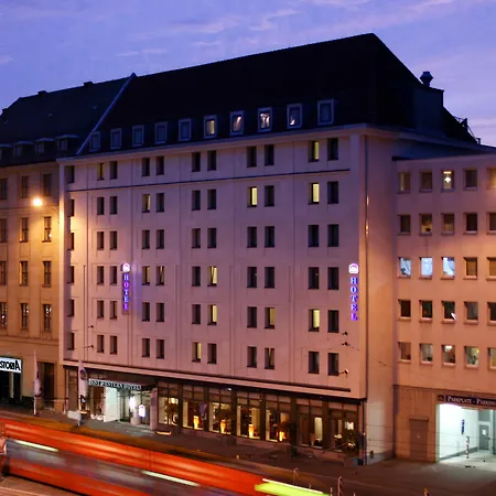 Holiday Garden Court City Centre Hotel 3*