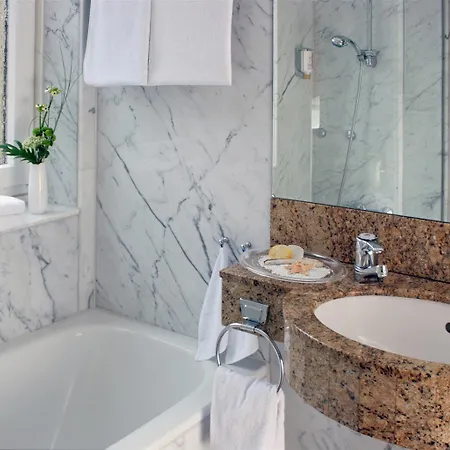 Hotel Holiday Garden Court City Centre 3*